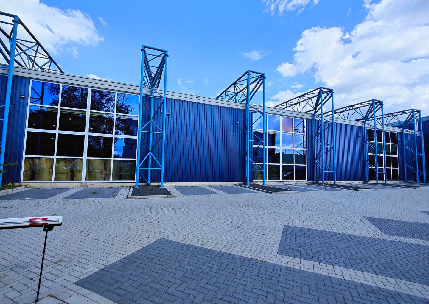 View photo 2 of Atoomweg 19