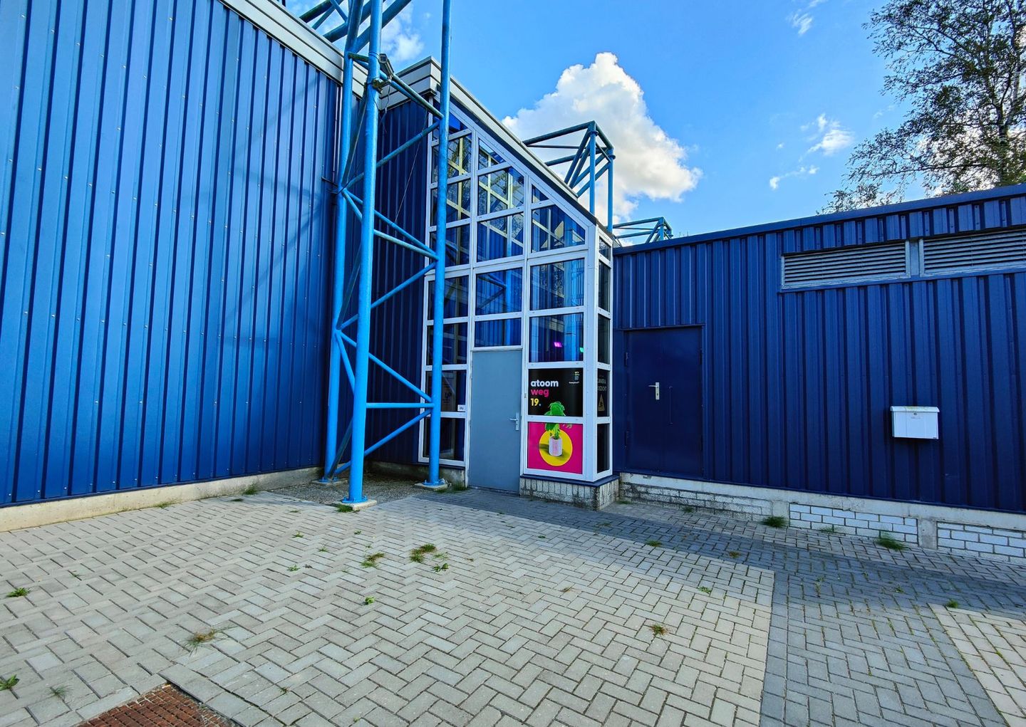 View photo 3 of Atoomweg 19