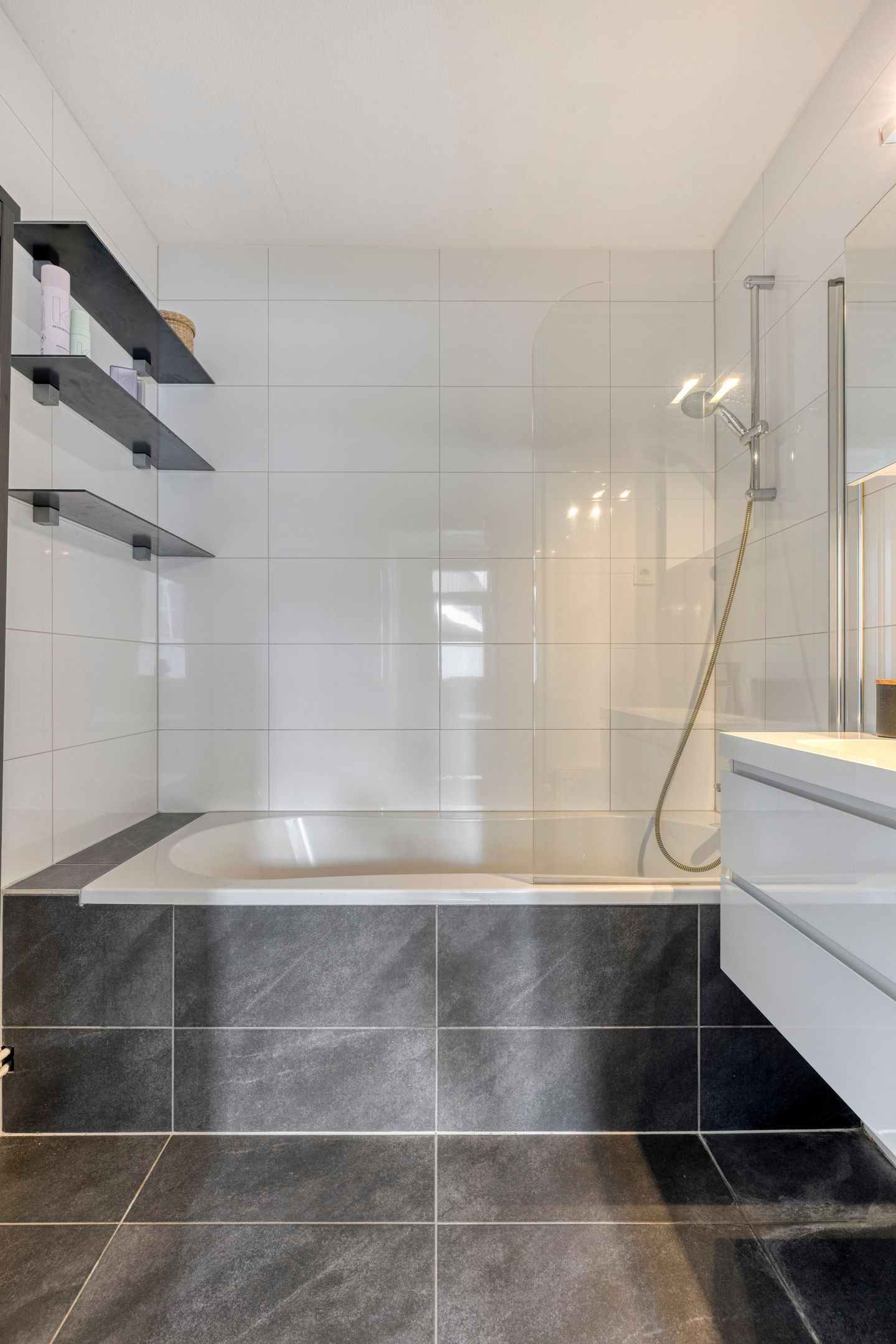 Photo 24 of Zuiddijk 4-G