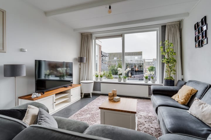 Photo 2 of Passage 33