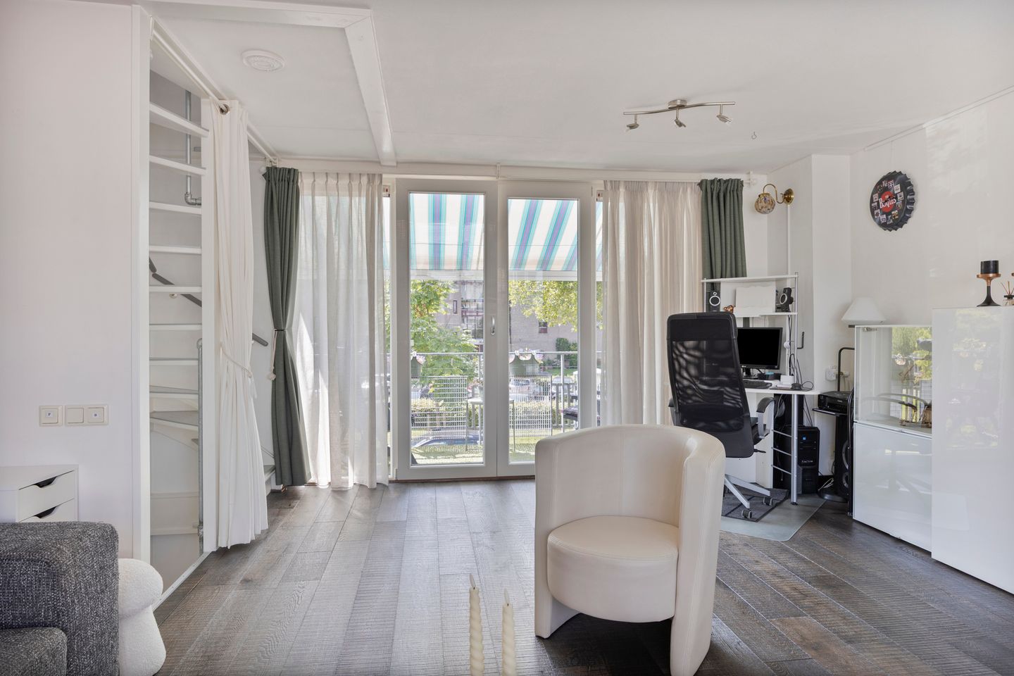 Photo 14 of James Stewartstraat 35