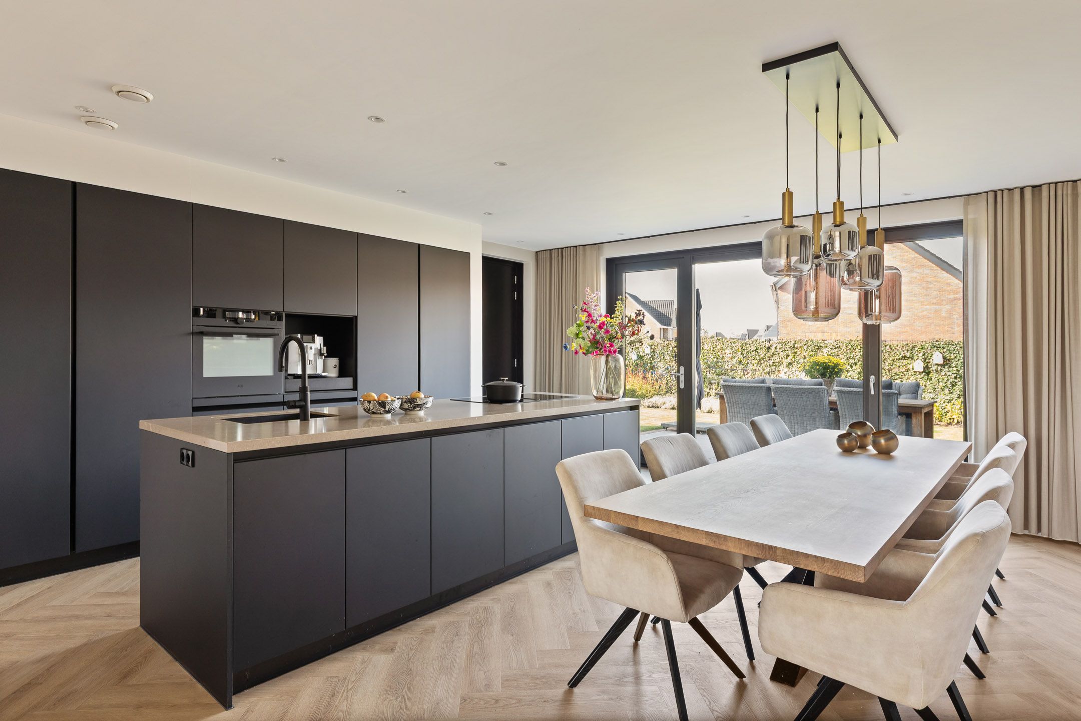 Foto 3 van Jeneverbes 33