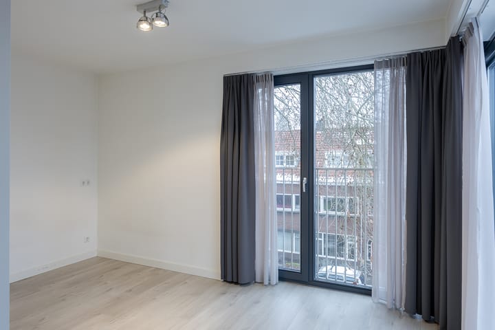 Photo 11 of Tongelresestraat 122-L