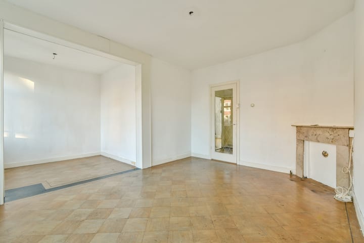 Photo 4 of Bloys van Treslongstraat 19-2