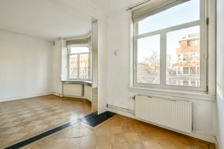 Photo 5 of Bloys van Treslongstraat 19-2