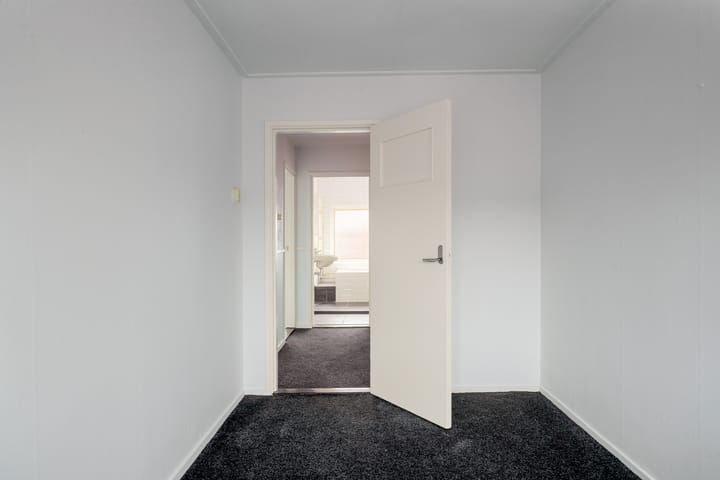 Foto 32 van Van Schendelstraat 56