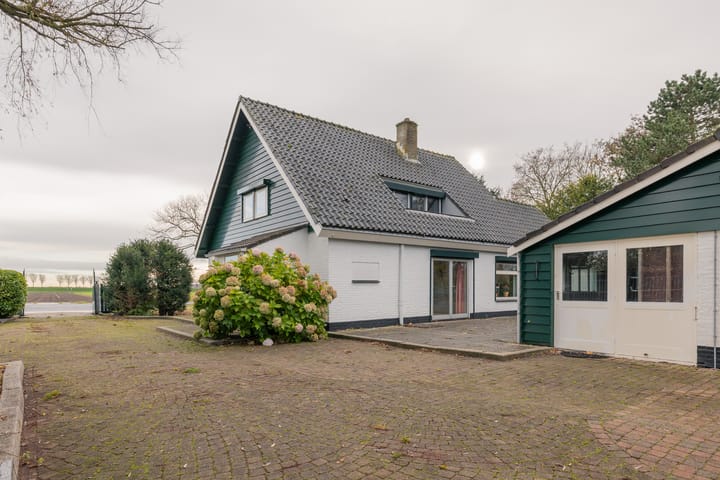 Foto 20 van Middenweg 8