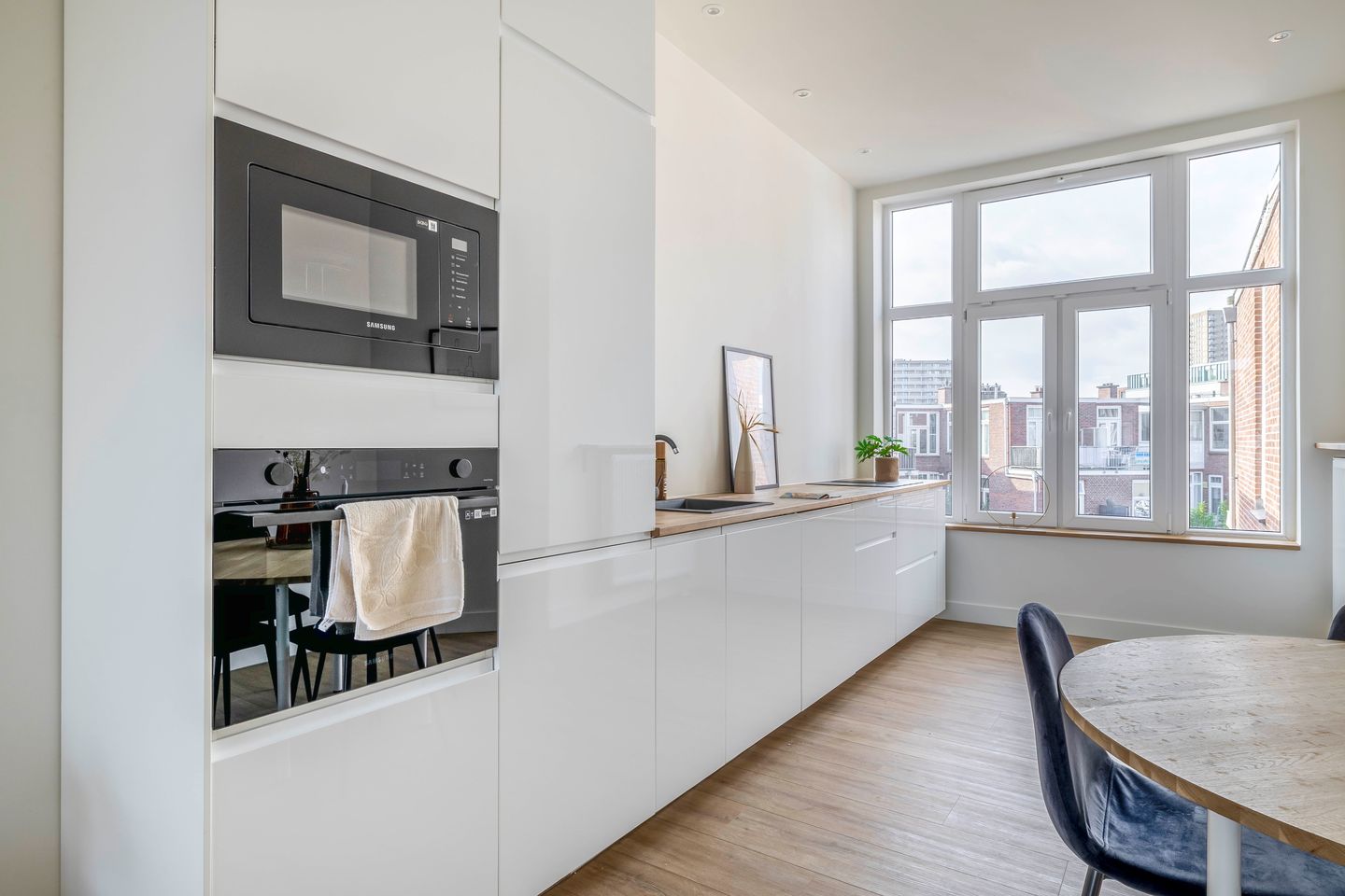 Photo 4 of De Constant Rebecquestraat 42