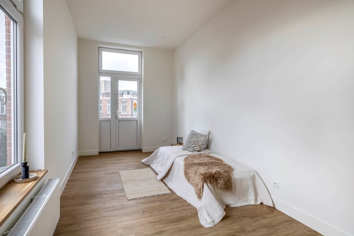 Foto 25 van De Constant Rebecquestraat 42