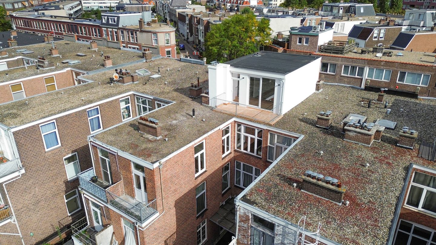 Photo 40 of De Constant Rebecquestraat 42