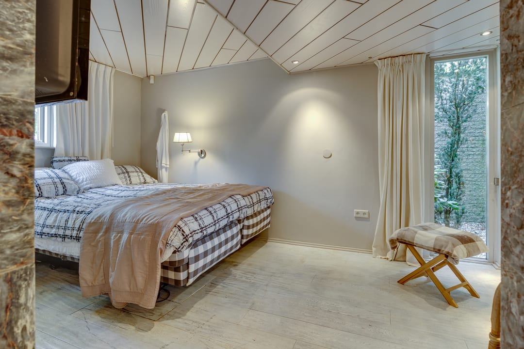 Photo 16 of Salamander 56