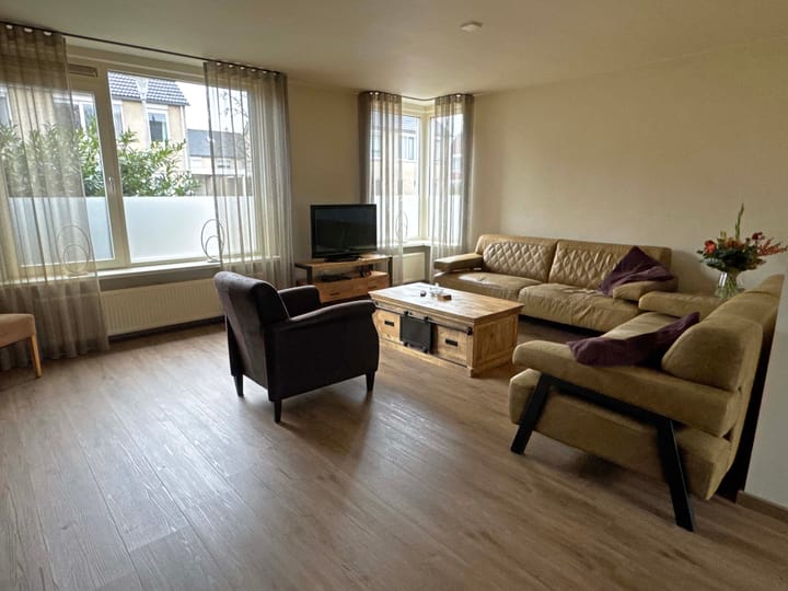 Photo 4 of Meidoorn 5