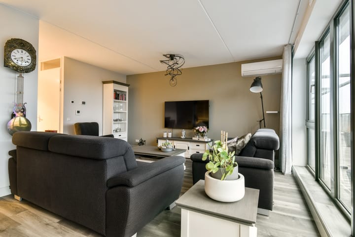 Photo 10 of Wilhelminastraat 83