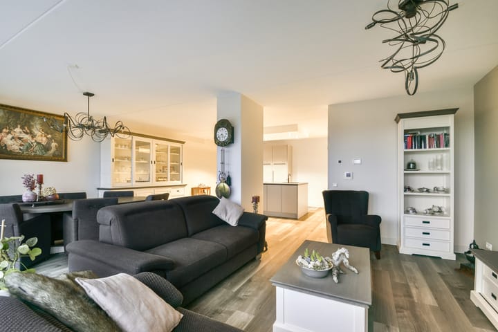 Photo 12 of Wilhelminastraat 83