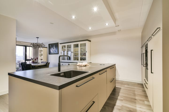 Photo 16 of Wilhelminastraat 83