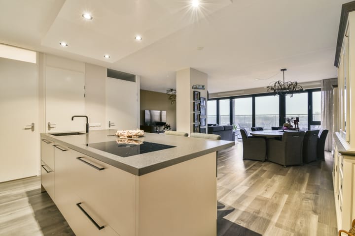 Photo 19 of Wilhelminastraat 83