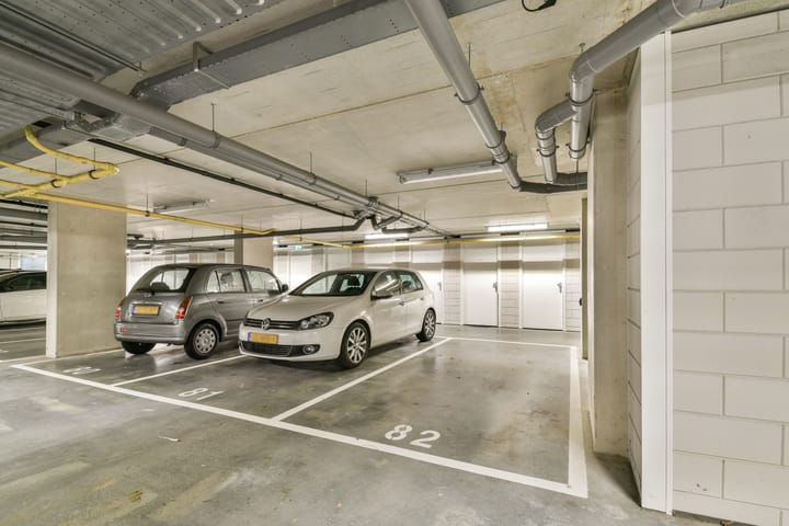 Photo 36 of Wilhelminastraat 83