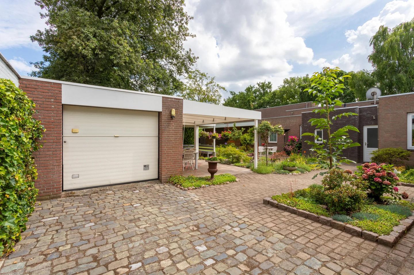 View photo 3 of Duizeldonksestraat 16-18