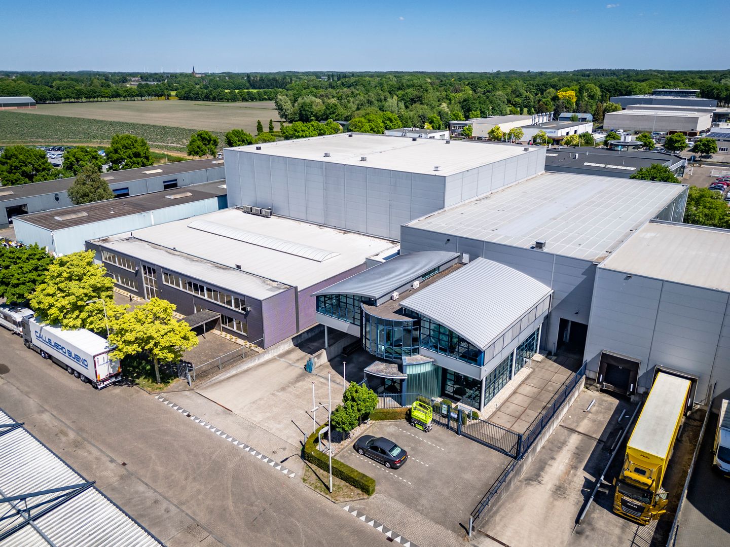 View photo 1 of Venneveld 44-46