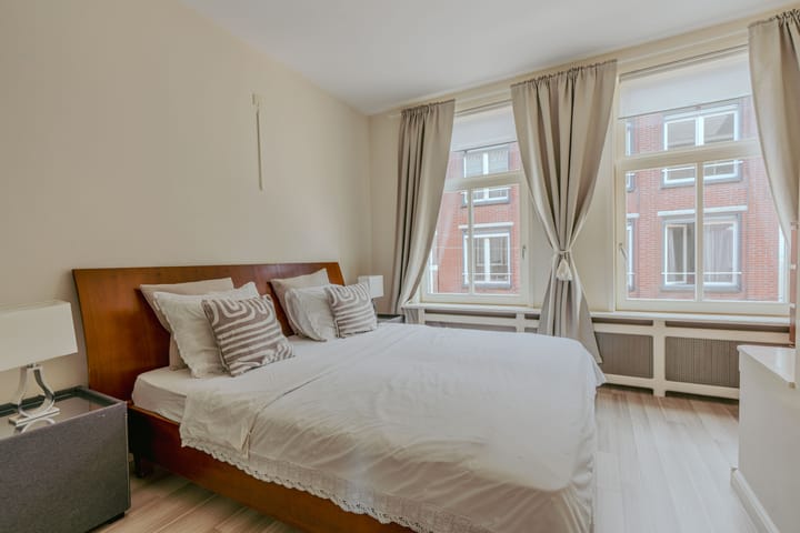 Photo 4 of Lange Leidsedwarsstraat 136-1