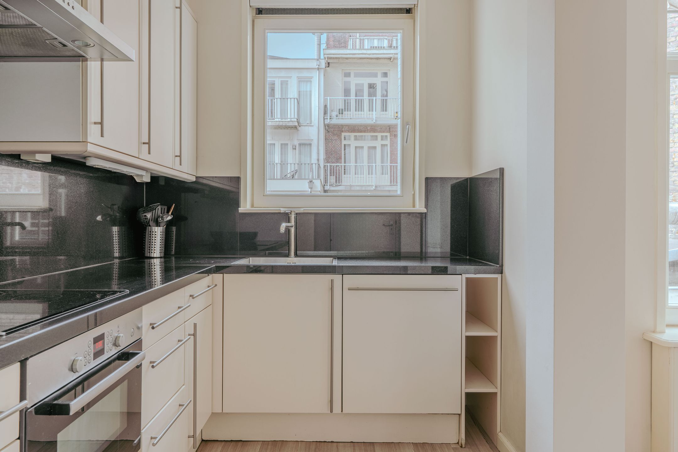 Foto 12 van Lange Leidsedwarsstraat 136-1