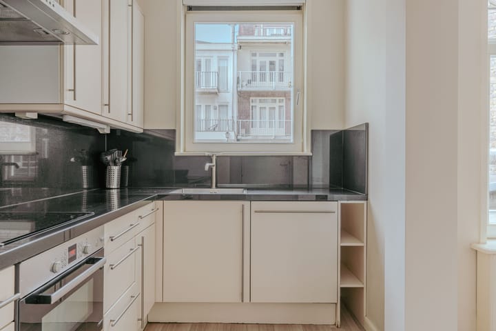 Photo 12 of Lange Leidsedwarsstraat 136-1