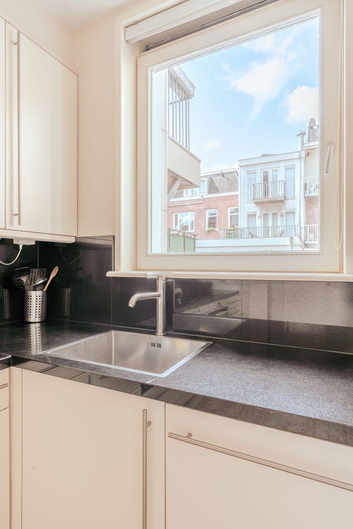 Photo 13 of Lange Leidsedwarsstraat 136-1