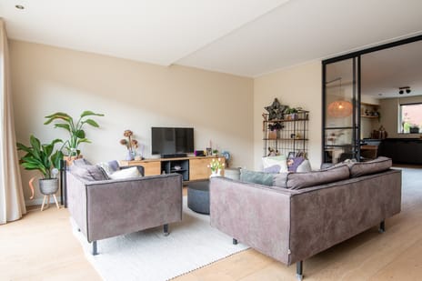 Bolder 9 tertiary image