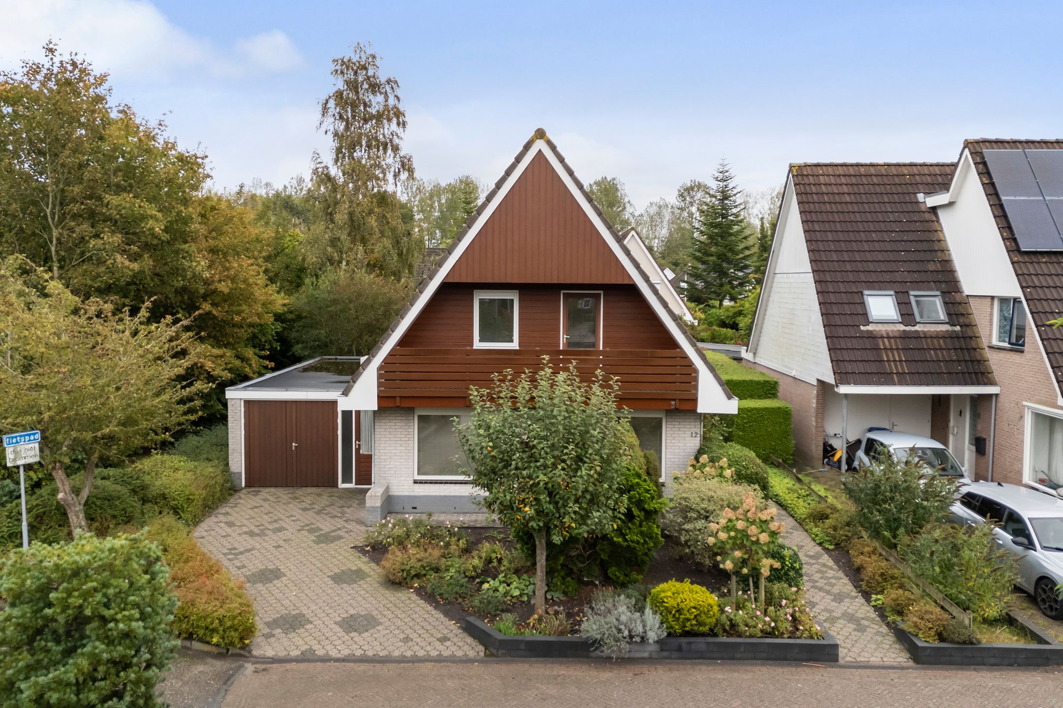 Buying a house in The Netherlands., Akasiahf 12