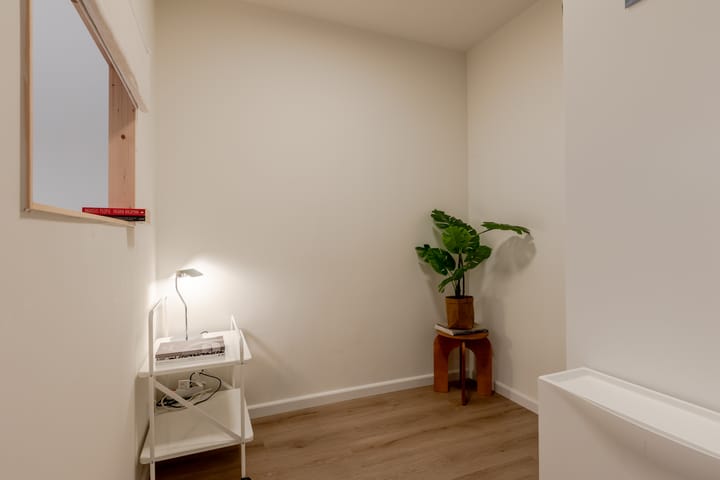 Foto 28 van Van Vollenhovenstraat 3-133