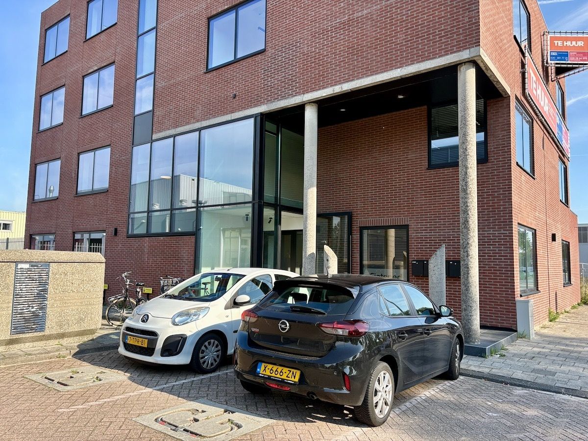 Bekijk foto 3 van Van der Madeweg 20