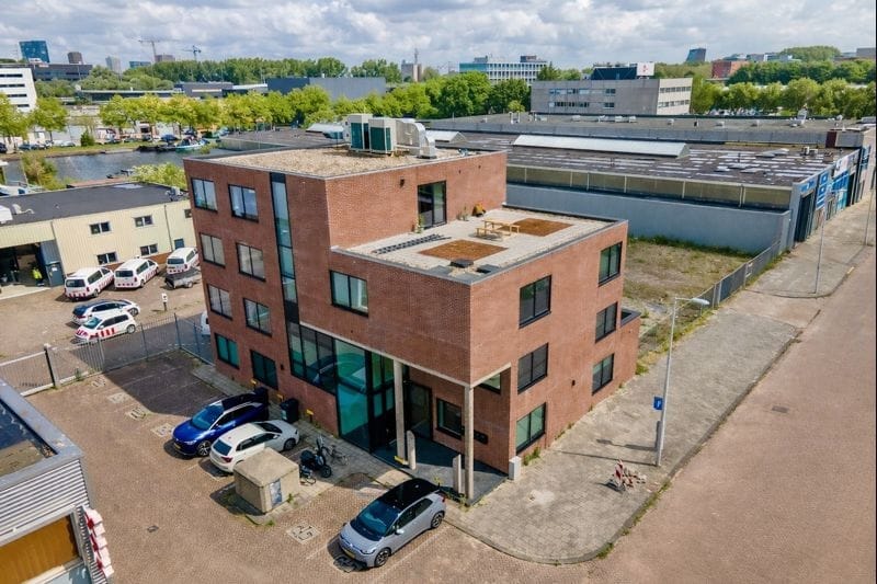 Bekijk foto 1 van Van der Madeweg 20