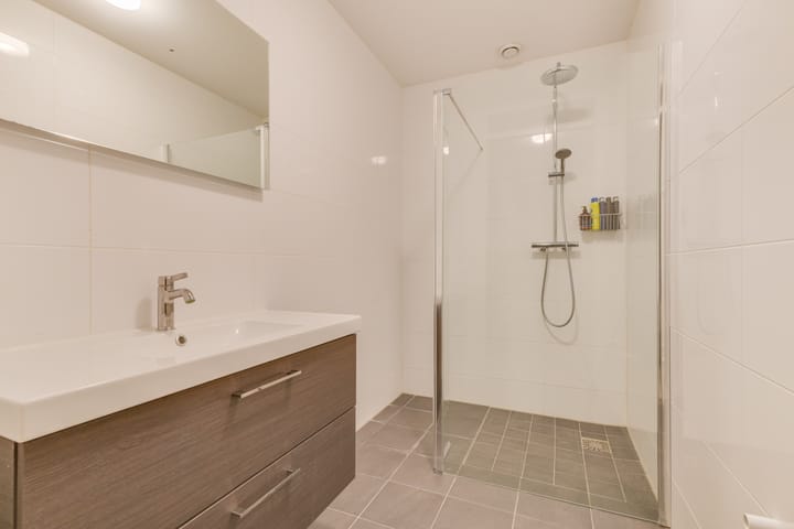 Photo 4 of Middenweg 249-L