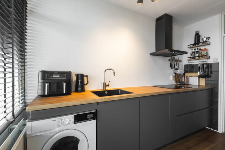 Photo 12 of Willem van Alcmadestraat 71