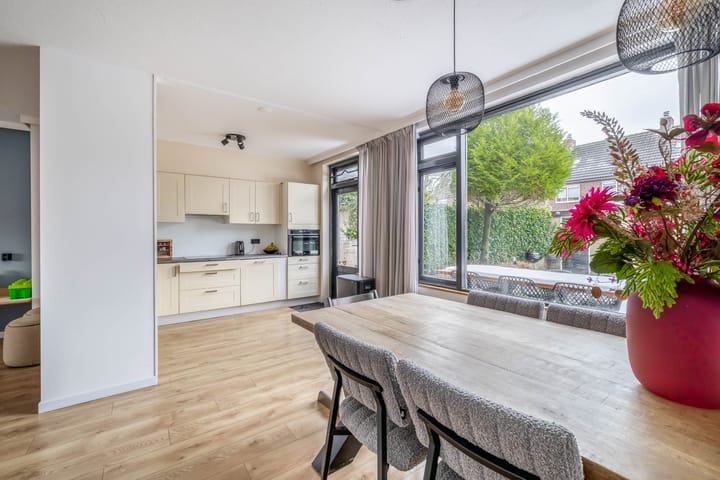 Foto 15 van Bachstraat 2