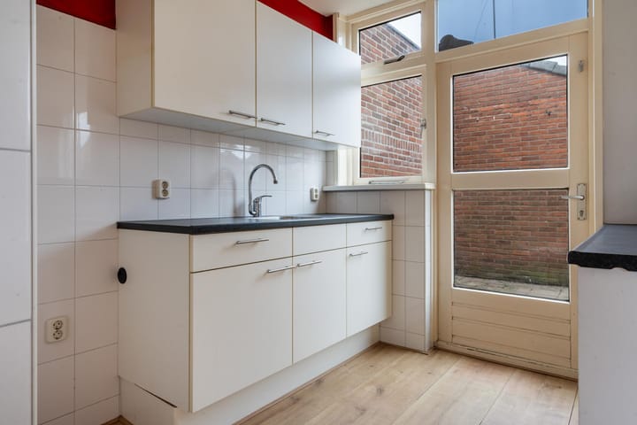 Photo 5 of van Limburg Stirumstraat 3