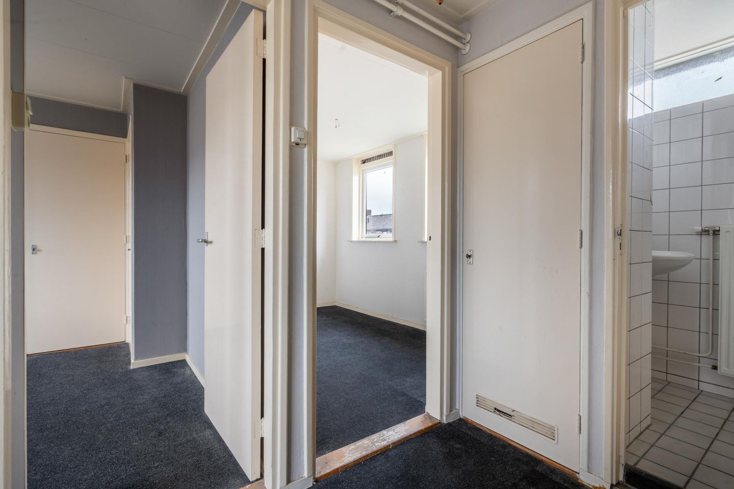 Foto 20 van van Limburg Stirumstraat 3