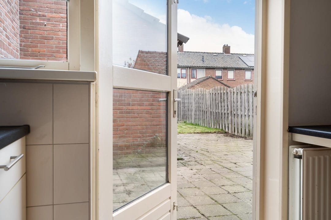 Foto 13 van van Limburg Stirumstraat 3