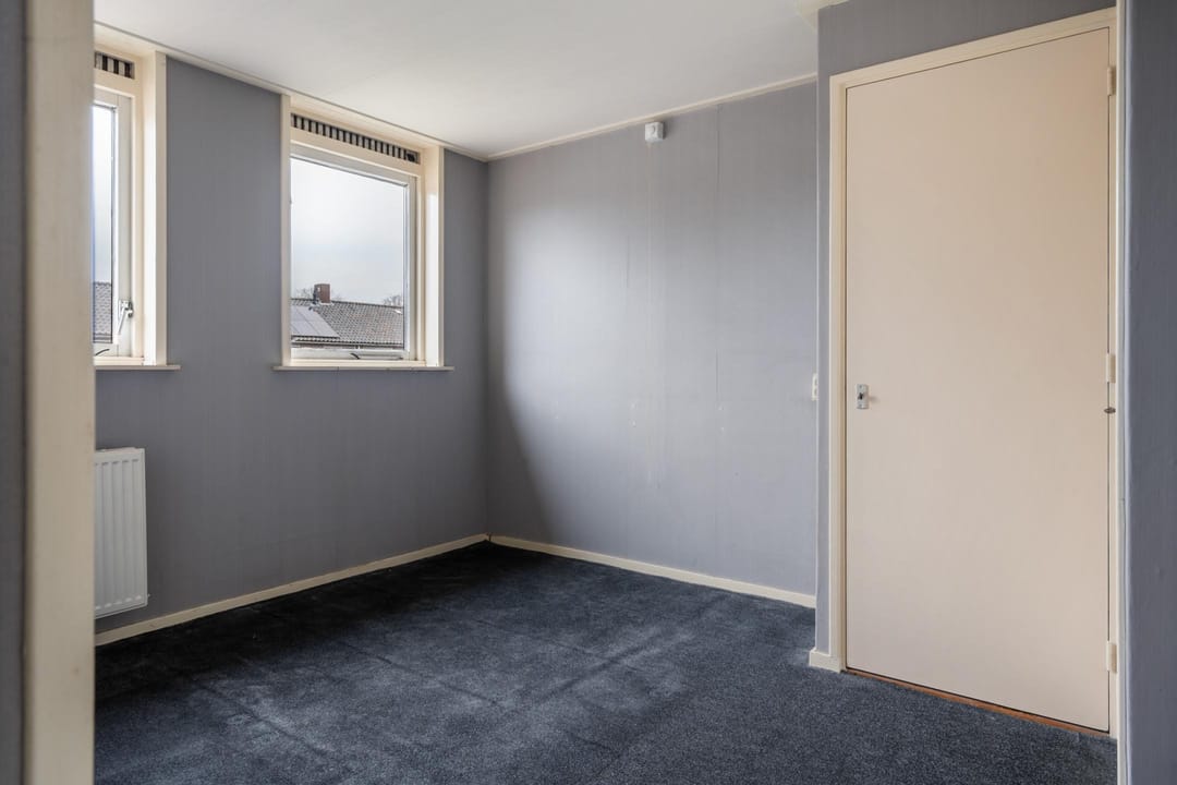 Foto 16 van van Limburg Stirumstraat 3