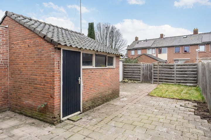 Foto 24 van van Limburg Stirumstraat 3