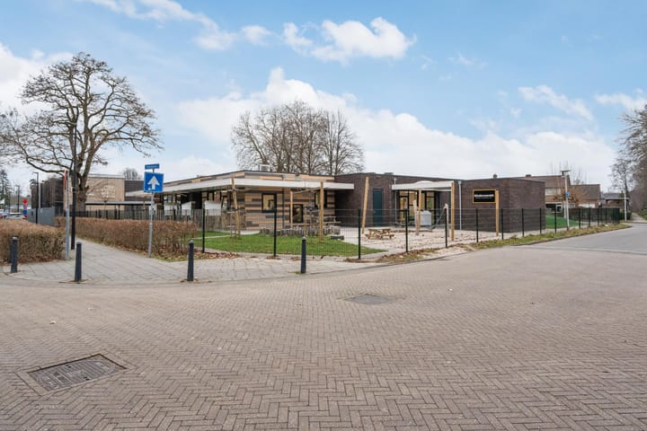 Foto 30 van van Limburg Stirumstraat 3