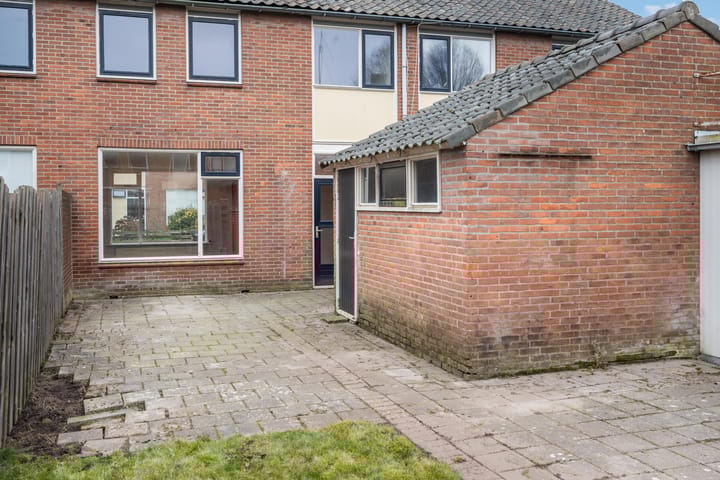 Foto 25 van van Limburg Stirumstraat 3