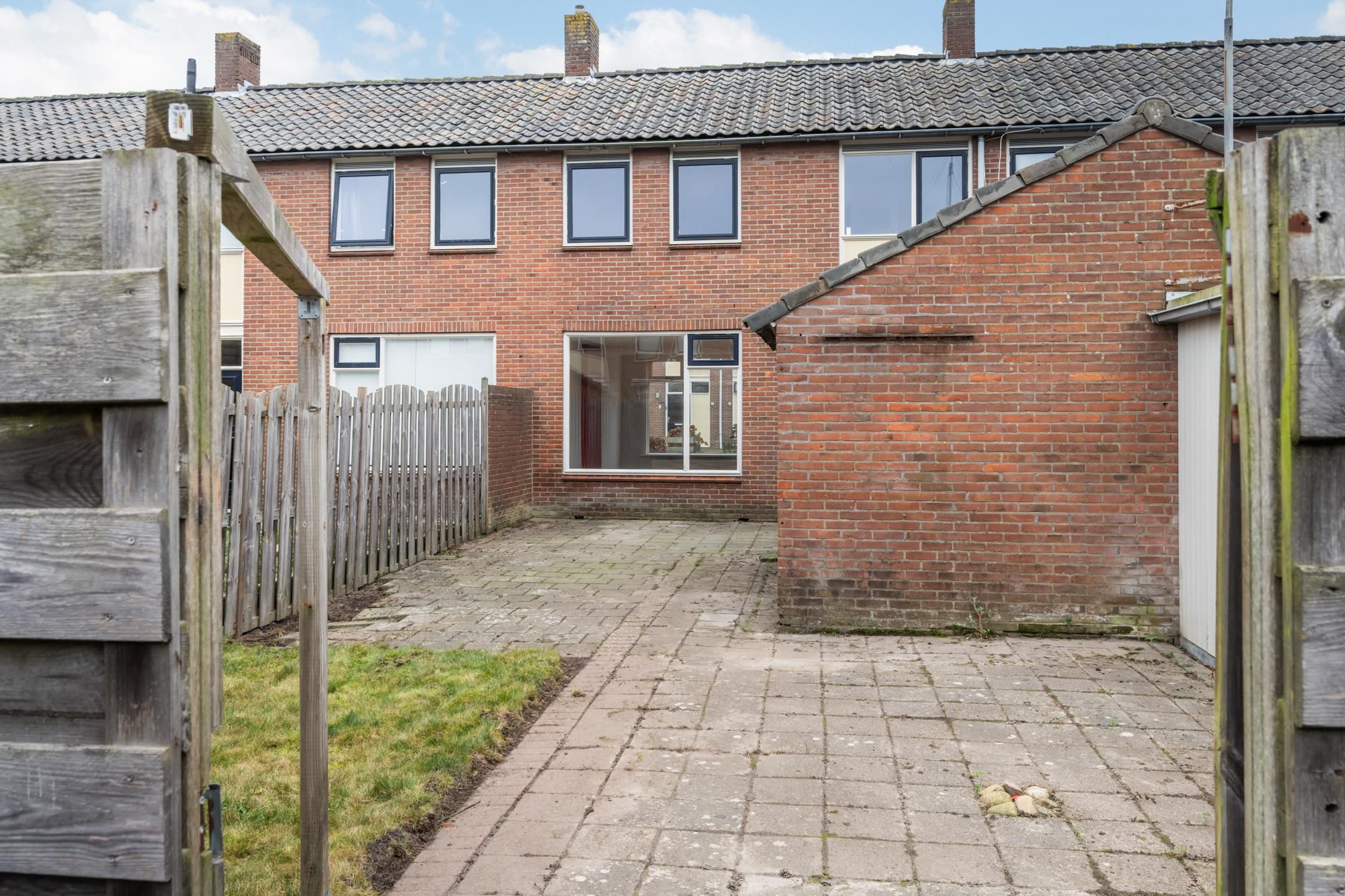 Foto 27 van van Limburg Stirumstraat 3