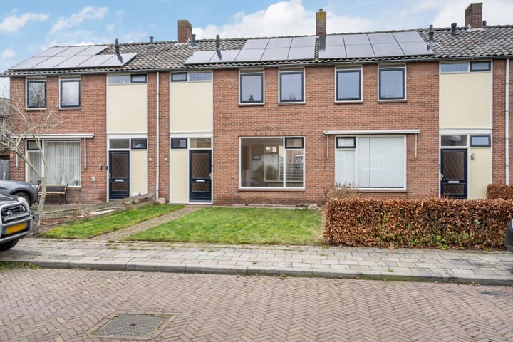 Foto 33 van van Limburg Stirumstraat 3