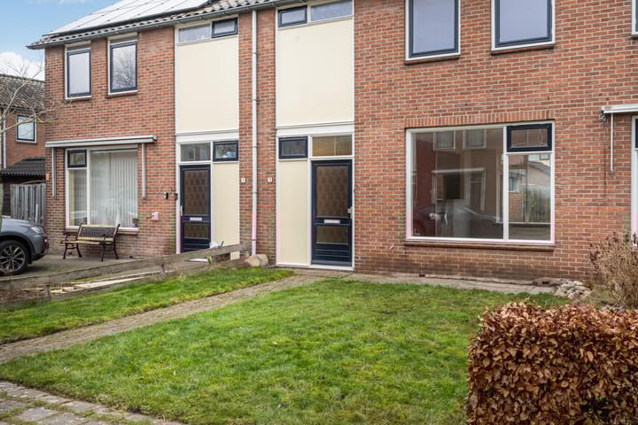 Foto 34 van van Limburg Stirumstraat 3