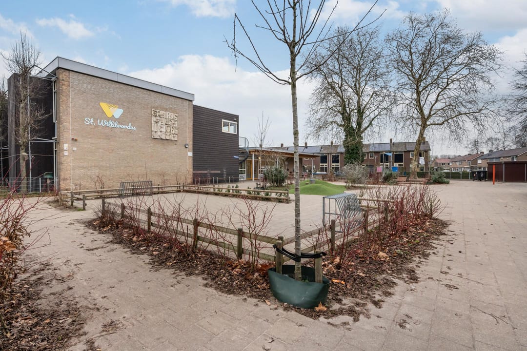 Foto 31 van van Limburg Stirumstraat 3