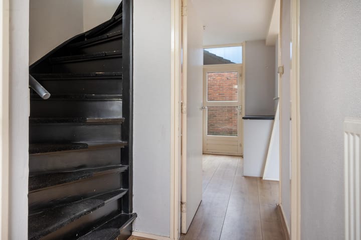 Photo 4 of van Limburg Stirumstraat 3