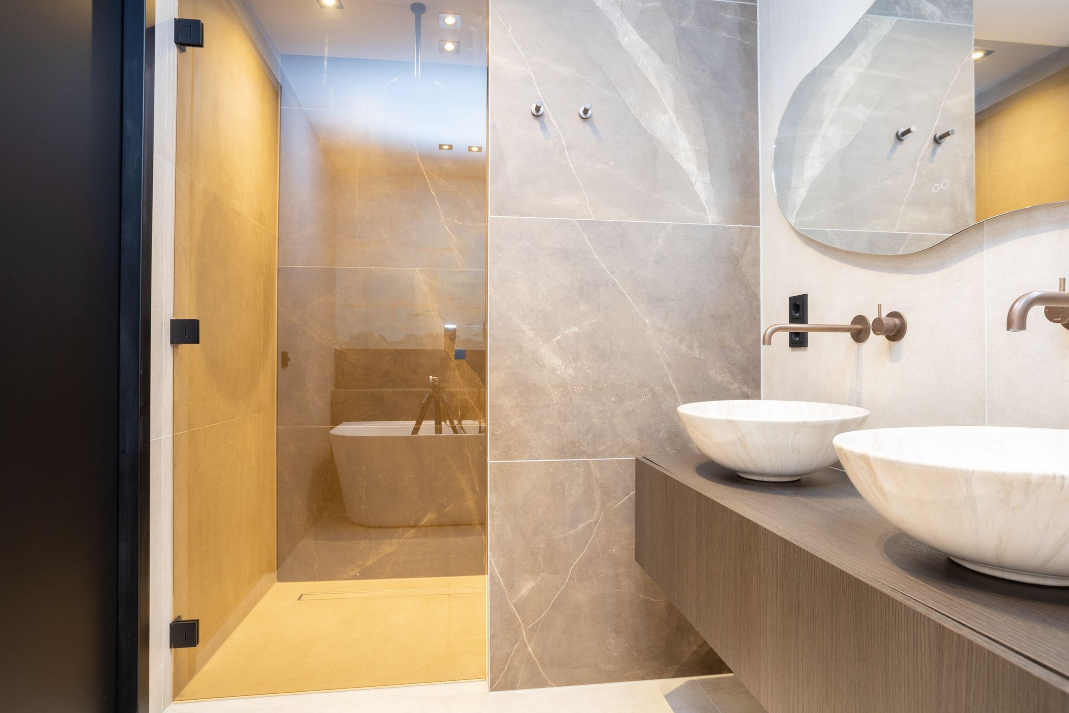 Foto 48 van André van den Heuvelstraat 8