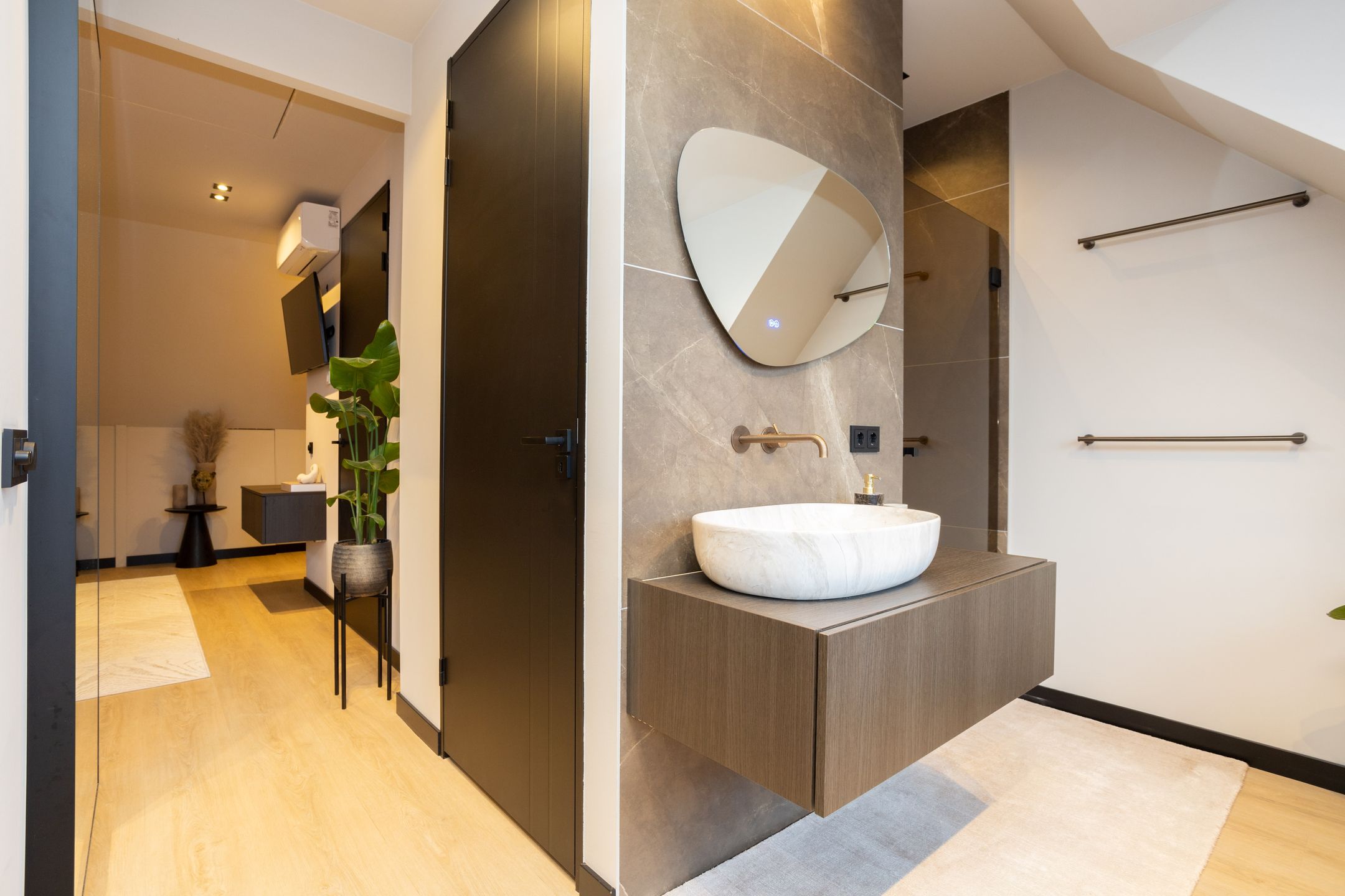 Foto 63 van André van den Heuvelstraat 8