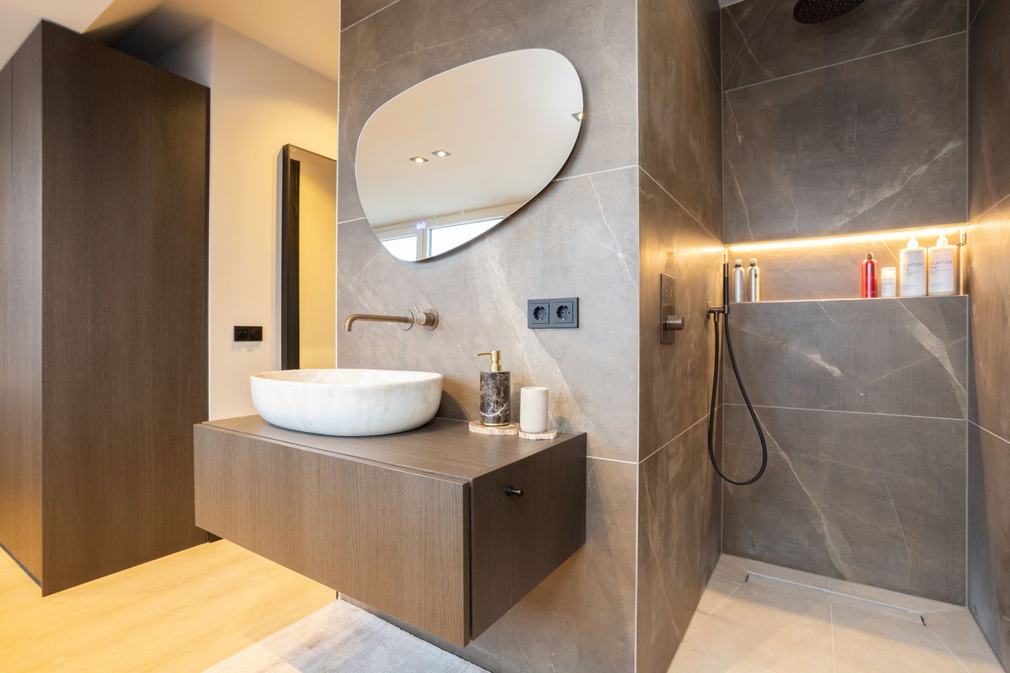 Foto 64 van André van den Heuvelstraat 8